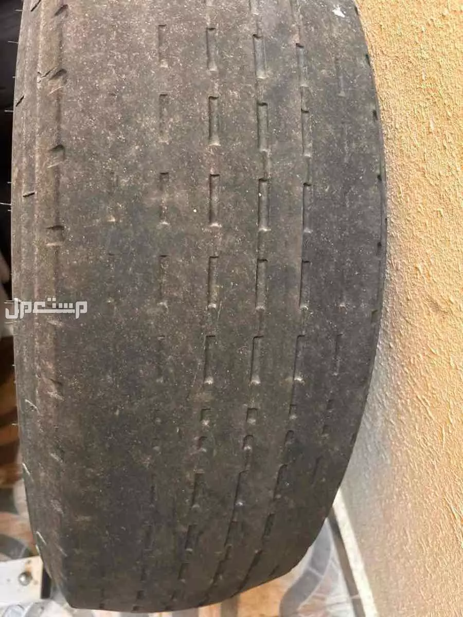 السلام عليكم للبيع كفرات بالون ديرو 900 باقي ربع عمر  خالي من الرقع مع جنوط هلل مقاس 17 البيع مع الجنوط