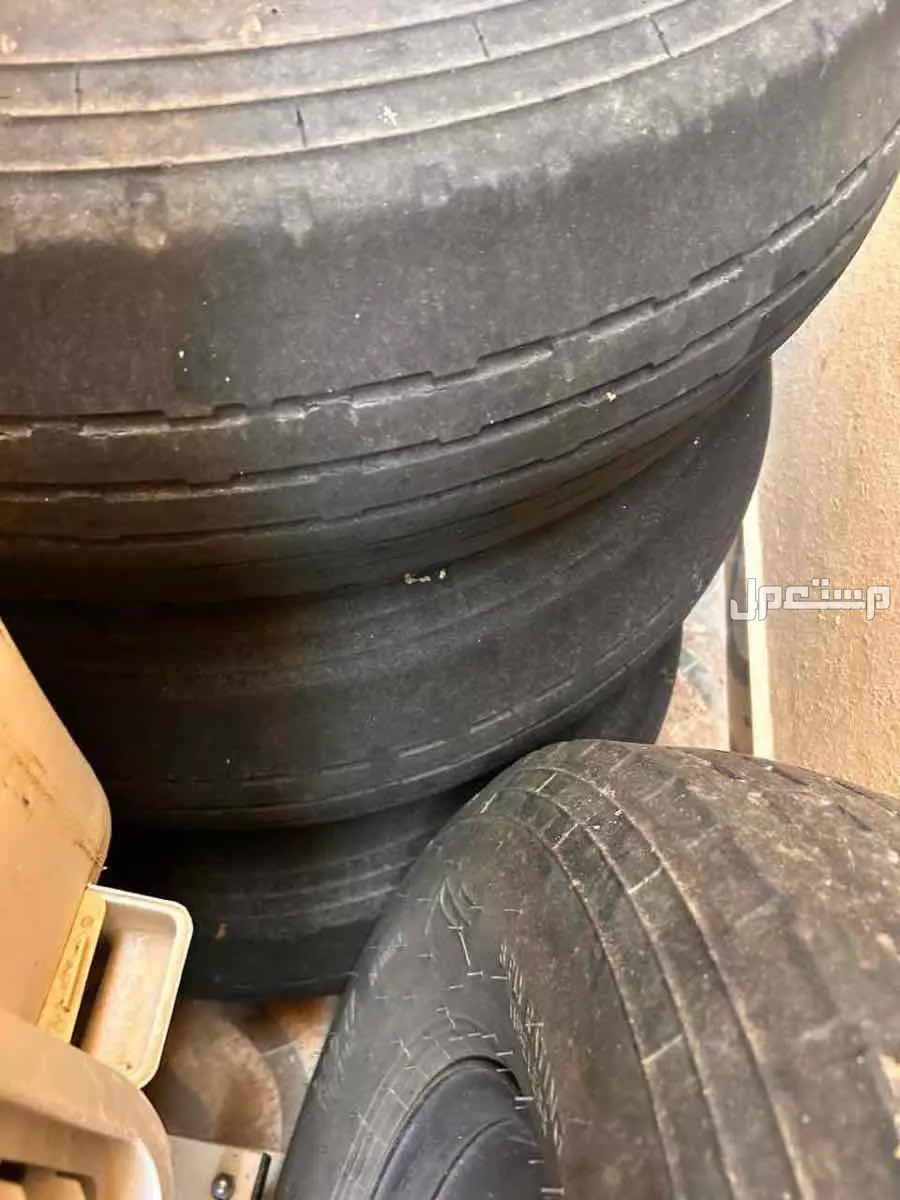السلام عليكم للبيع كفرات بالون ديرو 900 باقي ربع عمر  خالي من الرقع مع جنوط هلل مقاس 17 البيع مع الجنوط