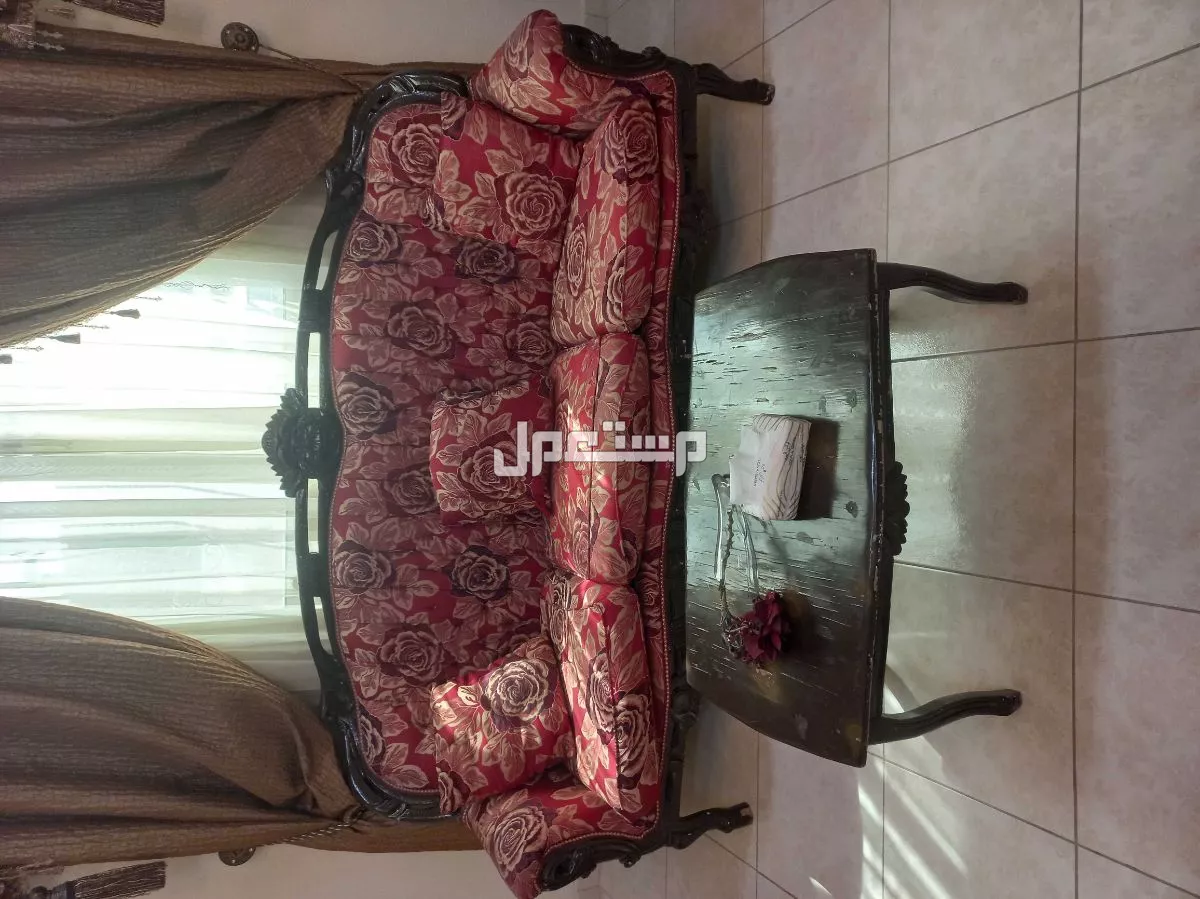 طقم كنب أحمر 9 أشخاص في الدمام بسعر 2300 ريال سعودي