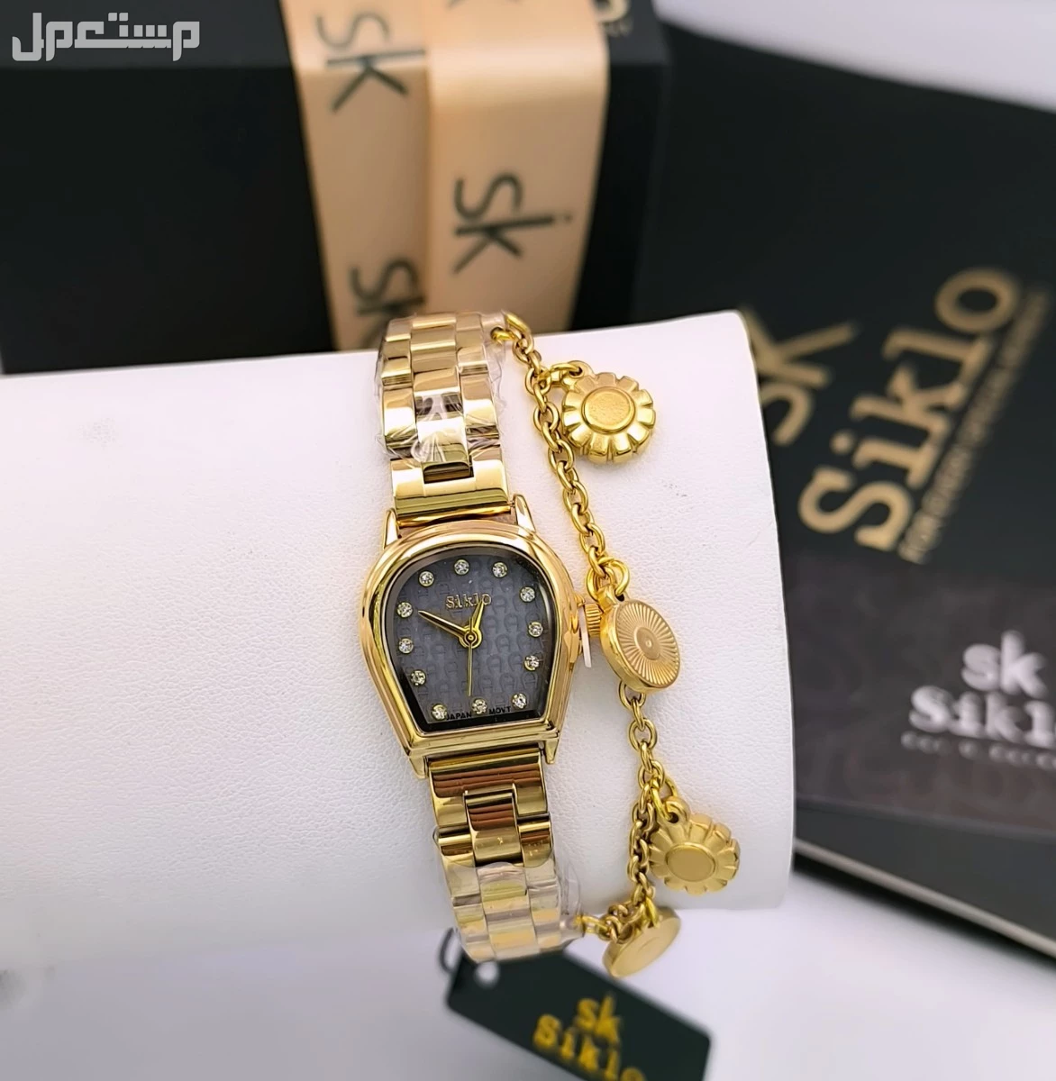 *جديدنا* *ساعه نسائي  شكل ماركة اقنر*      *كيس وعلبه وكرت الماركة*  *ضمان سنه مويه مكينة بطاريه لون*  *السعر  150ريال*