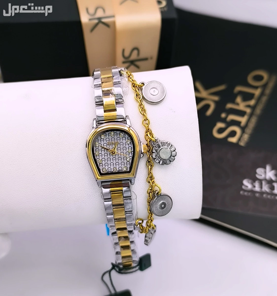 *جديدنا* *ساعه نسائي  شكل ماركة اقنر*      *كيس وعلبه وكرت الماركة*  *ضمان سنه مويه مكينة بطاريه لون*  *السعر  150ريال*