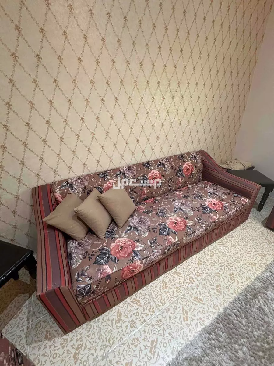 كنب للبيع  في الباحة بسعر 1900 ريال سعودي
