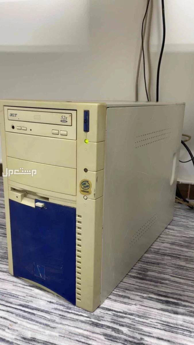 جهاز كمبيوتر قديم كلاسيكي مكتبي (Windows XP) للبيع