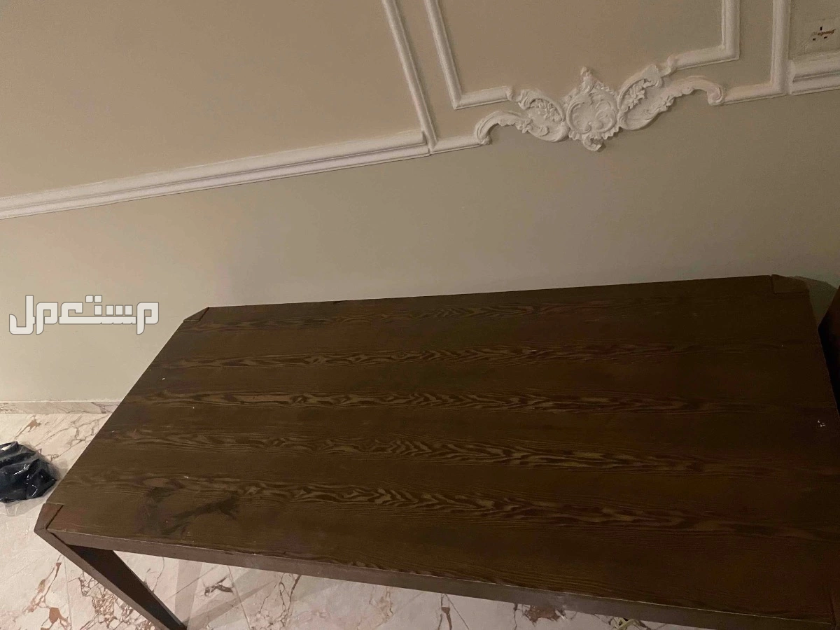 طاولة طعام بدون كراسي نظيفه جدا استخدام 3شهور