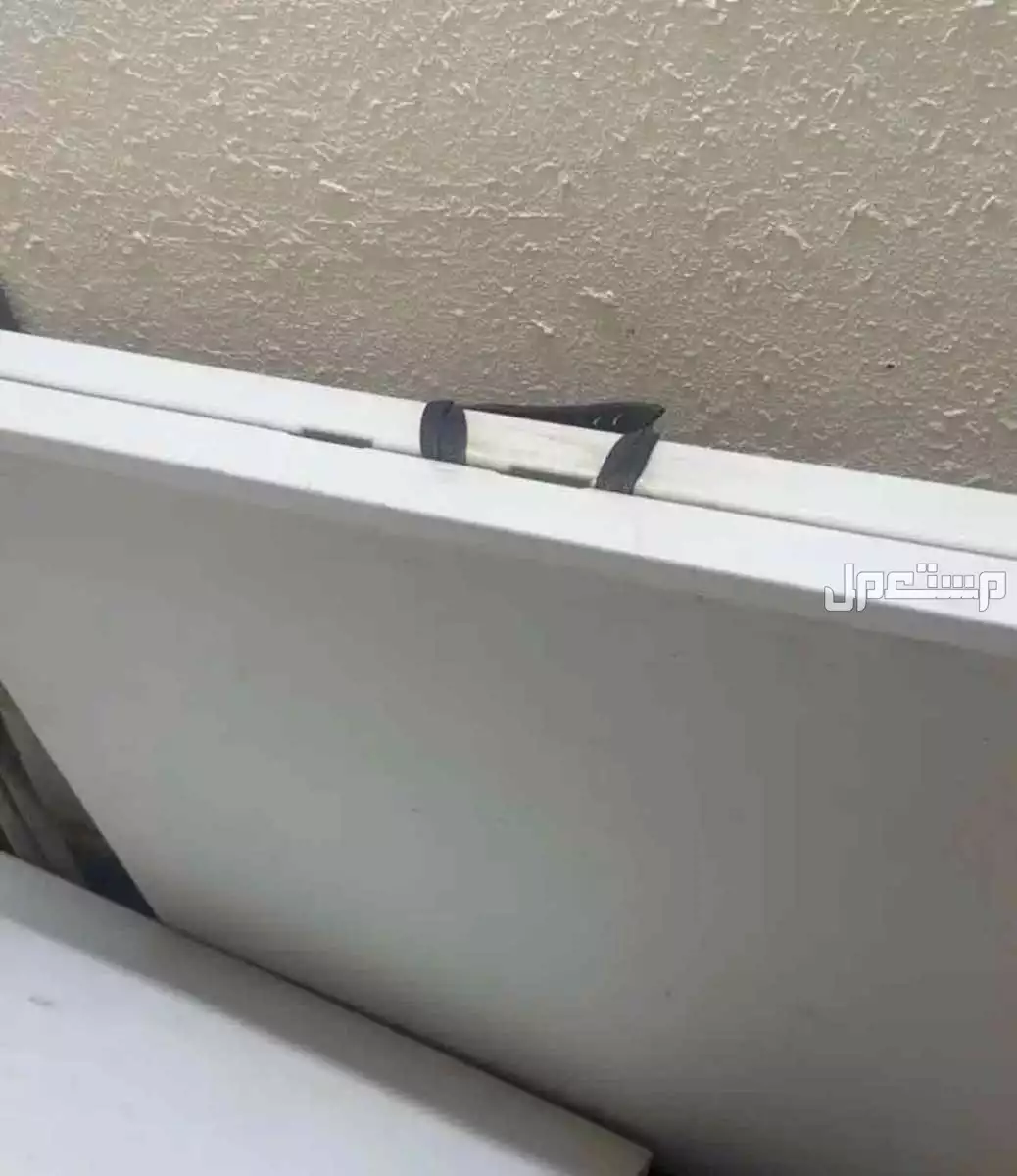 للبيع طاولة فيبر بحالة جيدة جداً