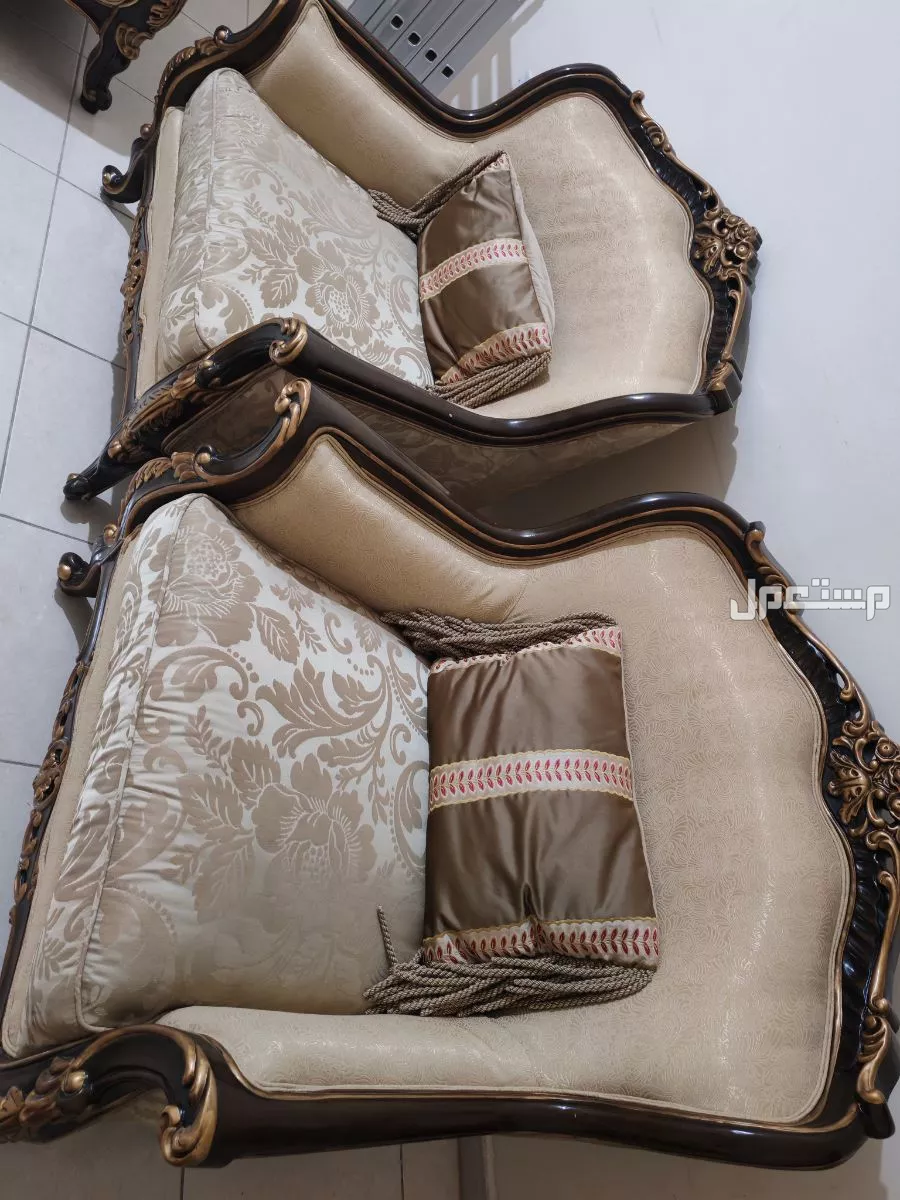 كنب فاخر من المطلق مستعمل نظيف