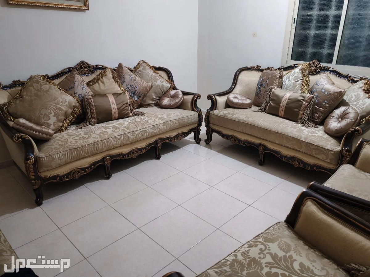 كنب فاخر من المطلق مستعمل نظيف