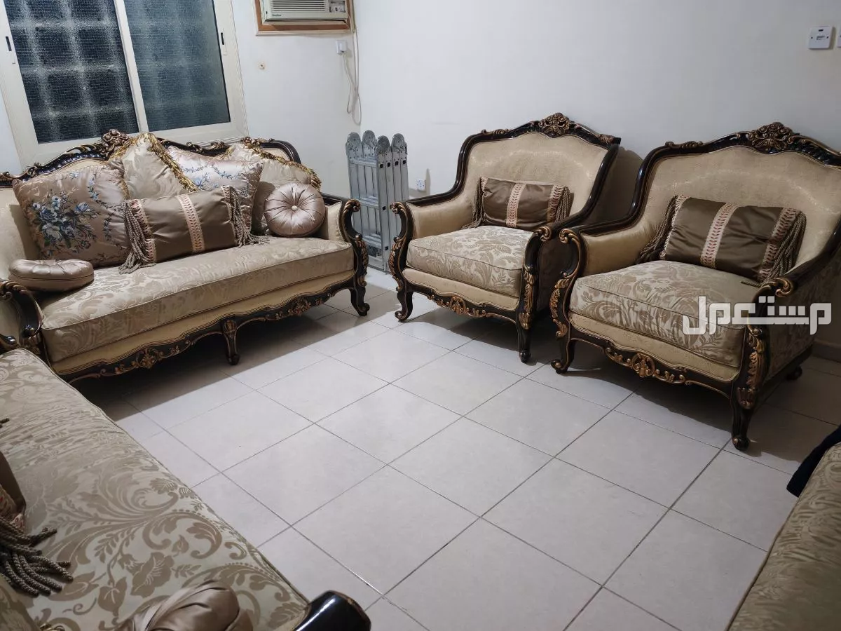 كنب فاخر من المطلق مستعمل نظيف