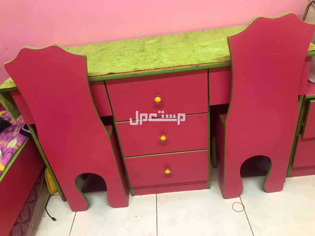 غرفة بنات مستعمل في جدة دولاب كبير نظيف