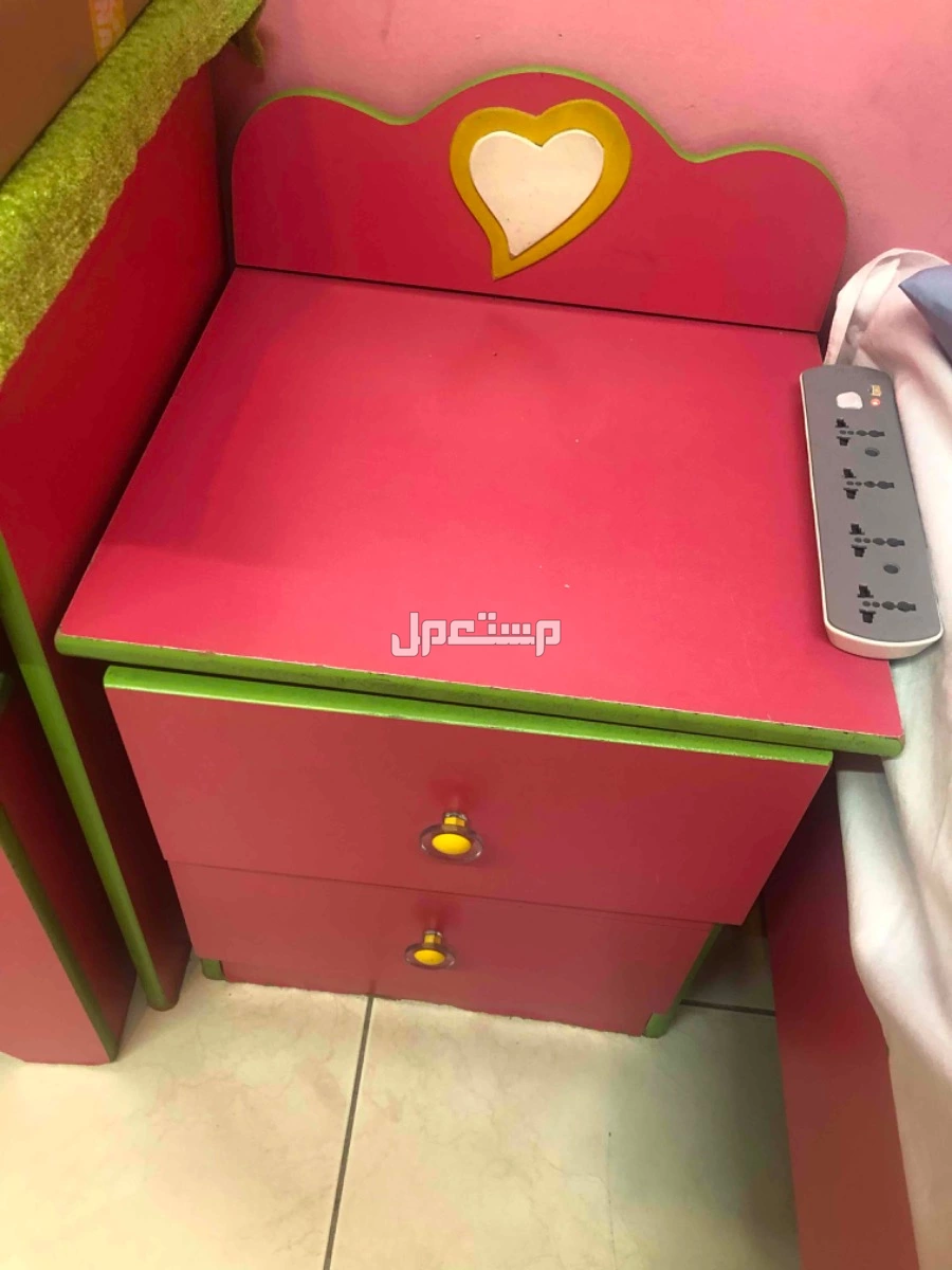 غرفة بنات مستعمل في جدة دولاب كبير نظيف