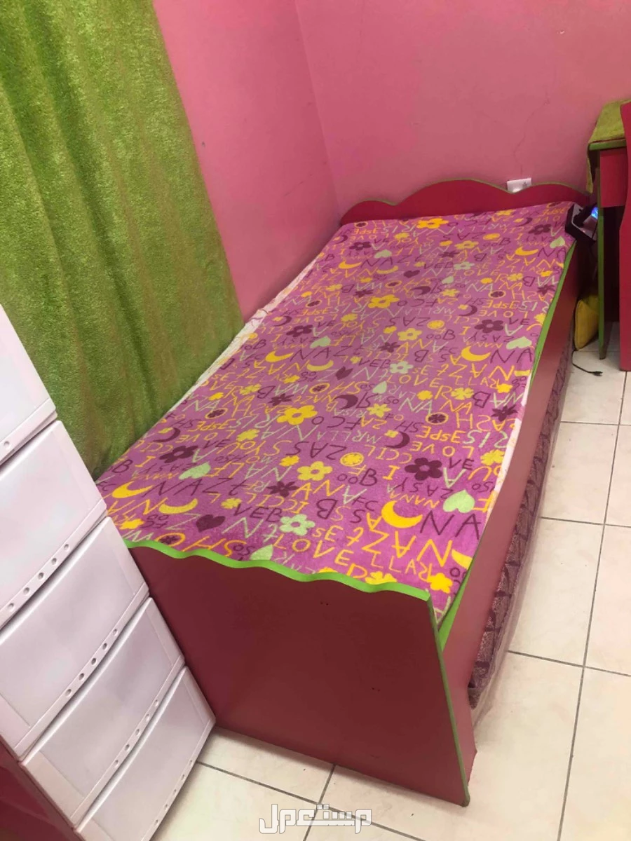 غرفة بنات مستعمل في جدة دولاب كبير نظيف