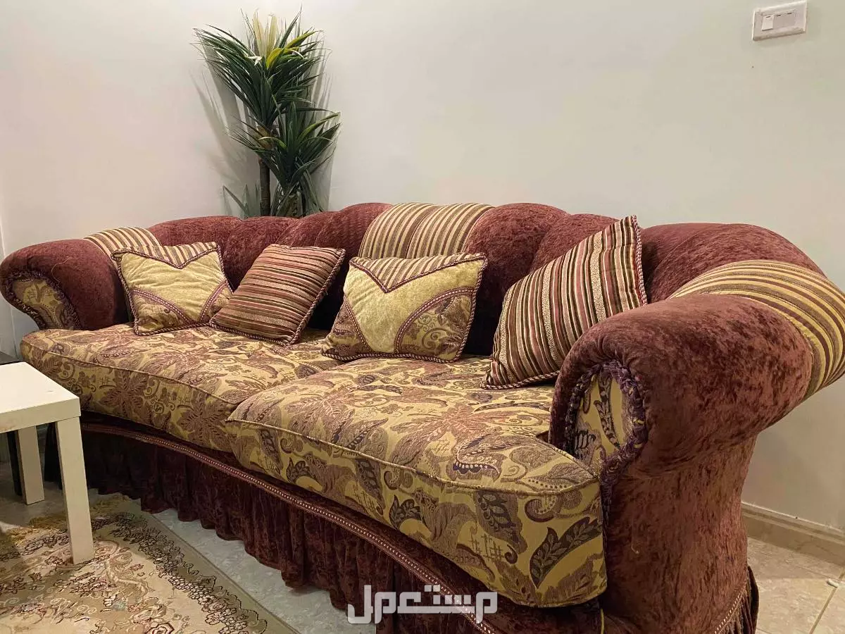 طقم كنب 3 قطع نظيف في جدة بسعر 350 ريال سعودي