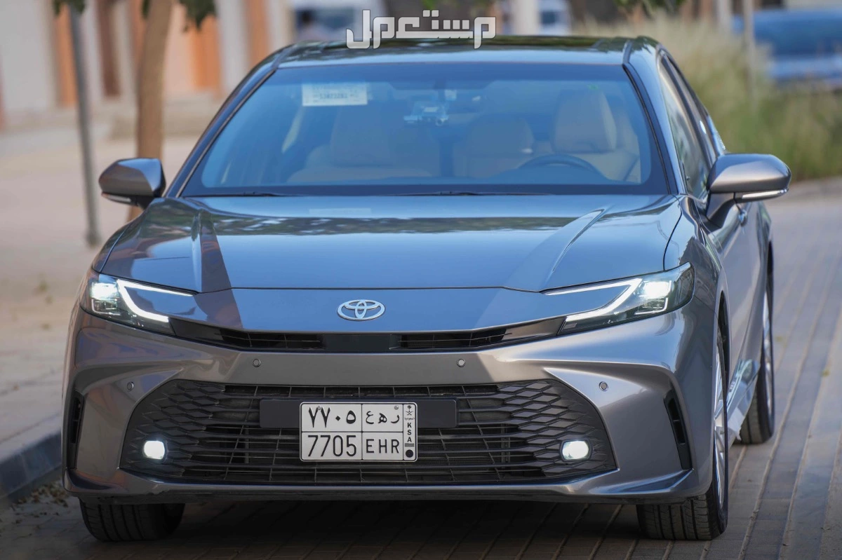 تويوتا كامري نص فل بنزين 2025 في الرياض