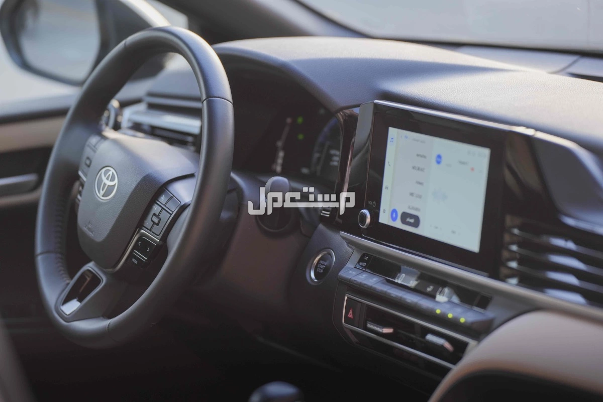 تويوتا كامري نص فل بنزين 2025 في الرياض