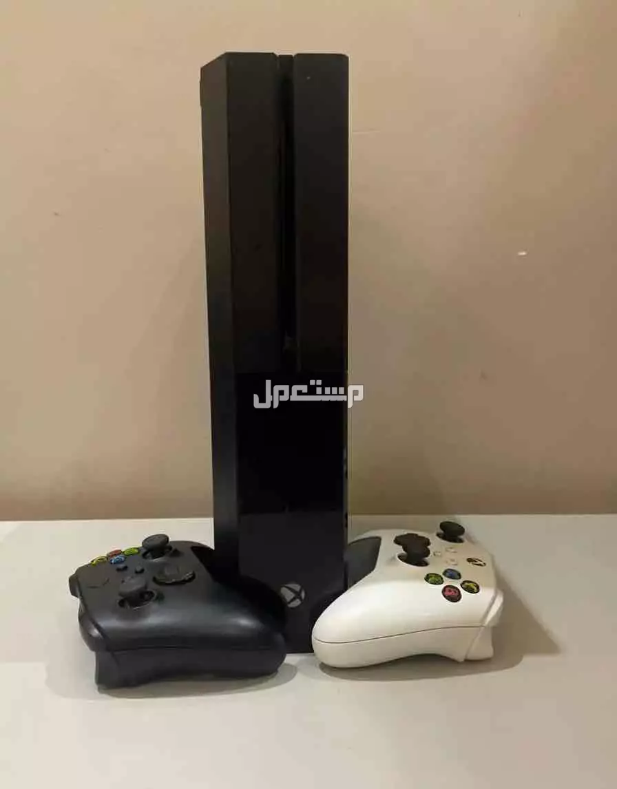 اكسبوكس ون شامل اليدين سيرس اس و اكس بيضا و سودا معه جميع ملحقاته و تقدر تشتري الي تحتاجه جهاز فقط ) جهاز مع يد ) جهاز مع يدين ) يد وحده ) يدتين