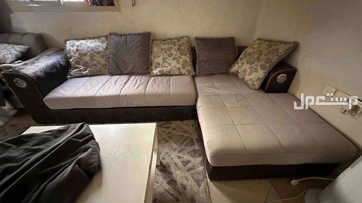 للبيع كنب زاوية بسعر 700 ريال في الرياض