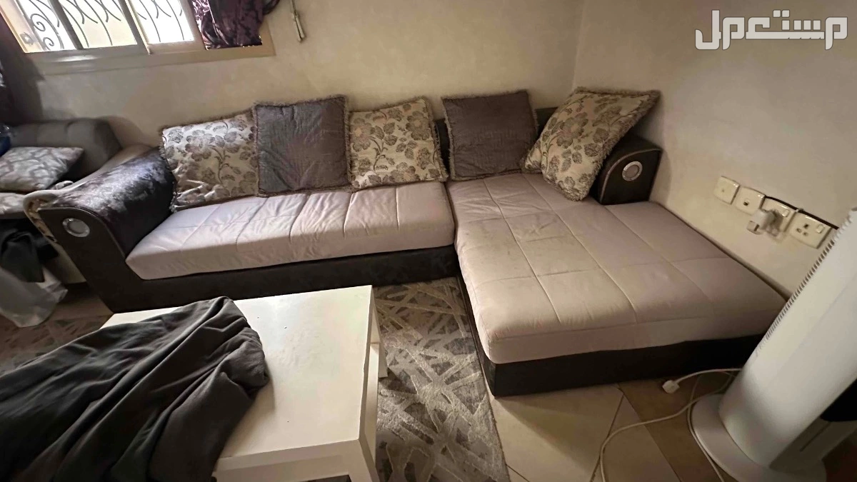 للبيع كنب زاوية بسعر 700 ريال في الرياض