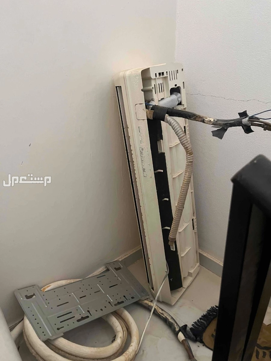 مكيف سبيلت LG للبيع يحتاج فريون فقط للصامل 600 ريال