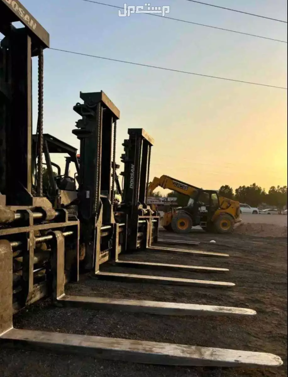 رافعه شوكيه فوركلفت رافعه مقصيه سيزرلفت للايجار Forklift Caesarlift