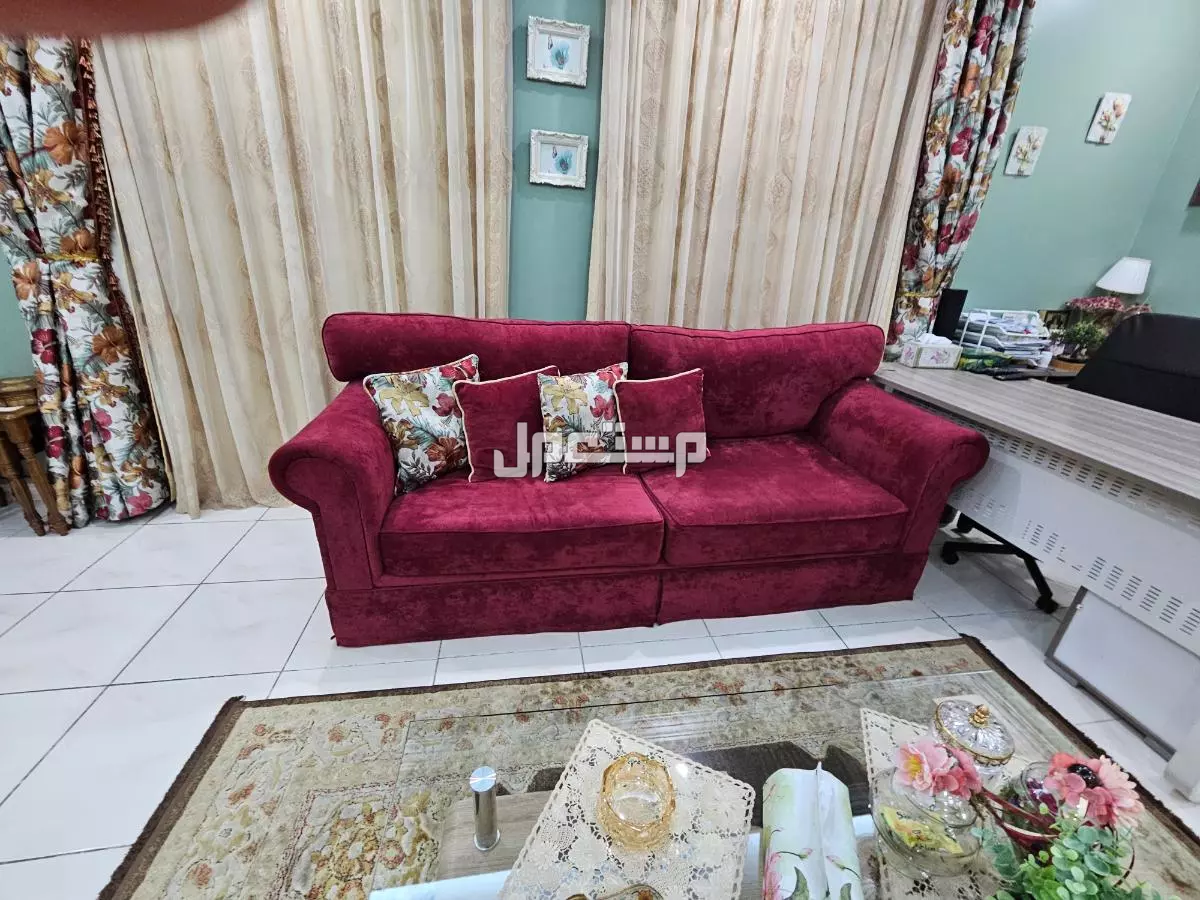 كنب امركي  في جدة بسعر ألفين ريال سعودي