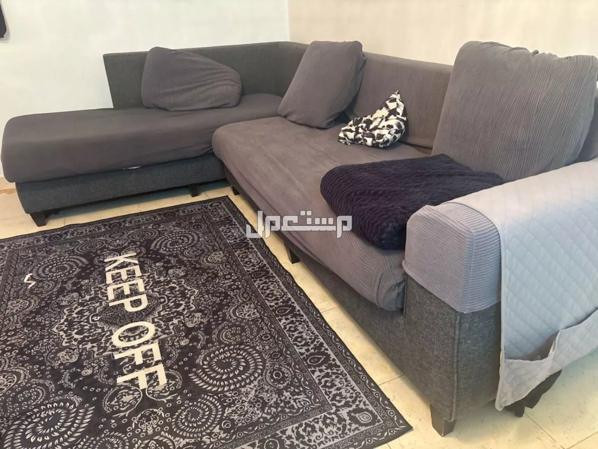 كنب زاويه رمادي مع تلبيسه للكنب  في ينبع البحر بسعر 800 ريال سعودي