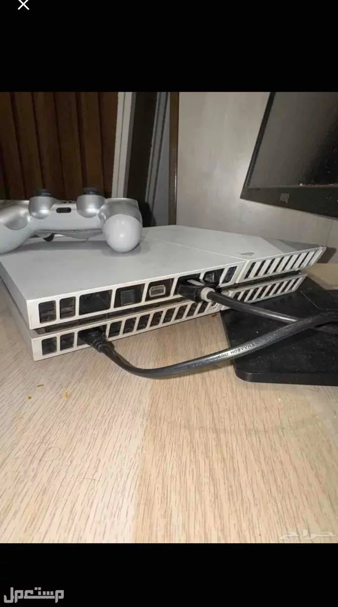 للبيع PlayStation 4 سوني 4 مستخدم في جدة بسعر 700 ريال سعودي