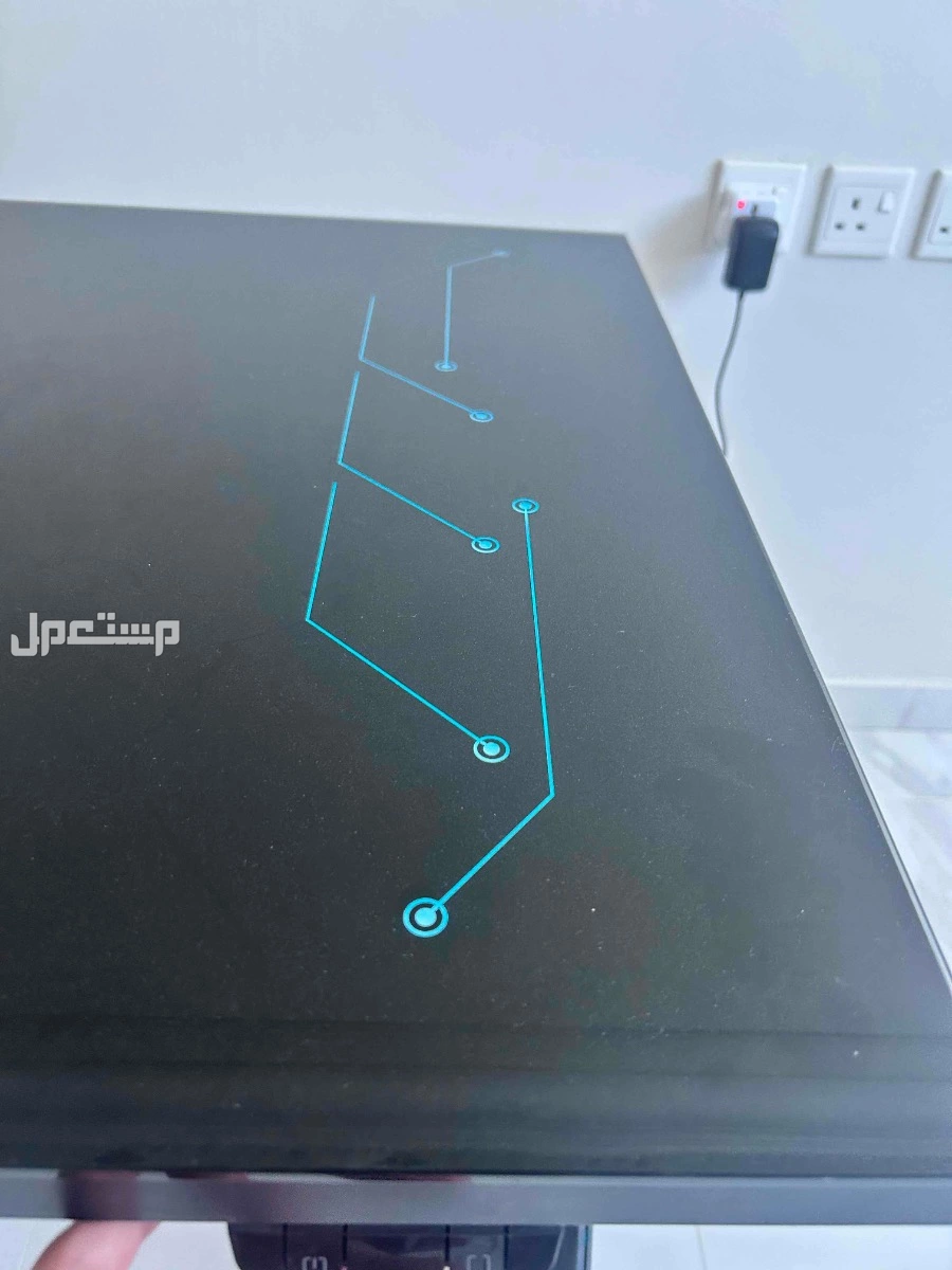 طاولة وكرسي قيمينق قياساتهم موضحه بالصور