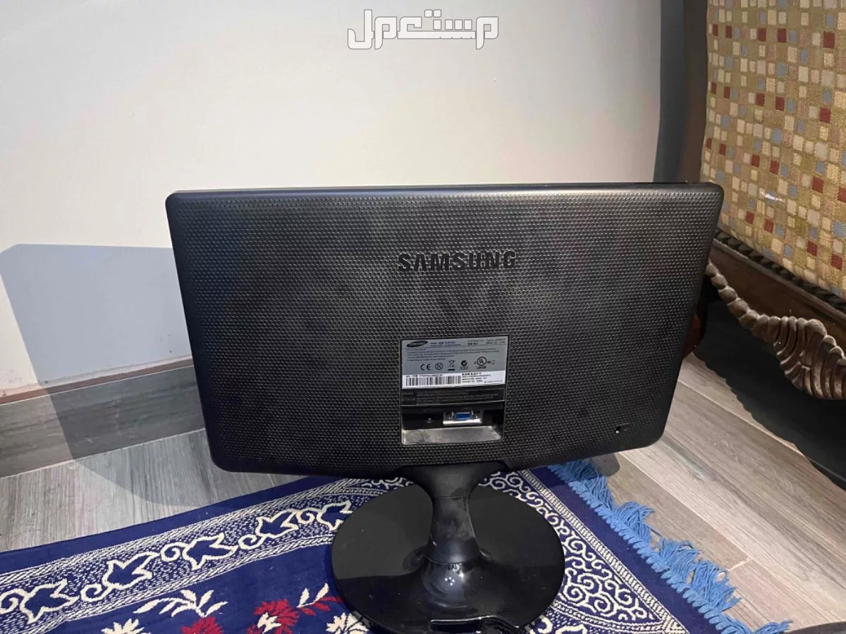 شاشة للبيع سبب البيع الطفره في الرياض بسعر الي يسومه اي احد