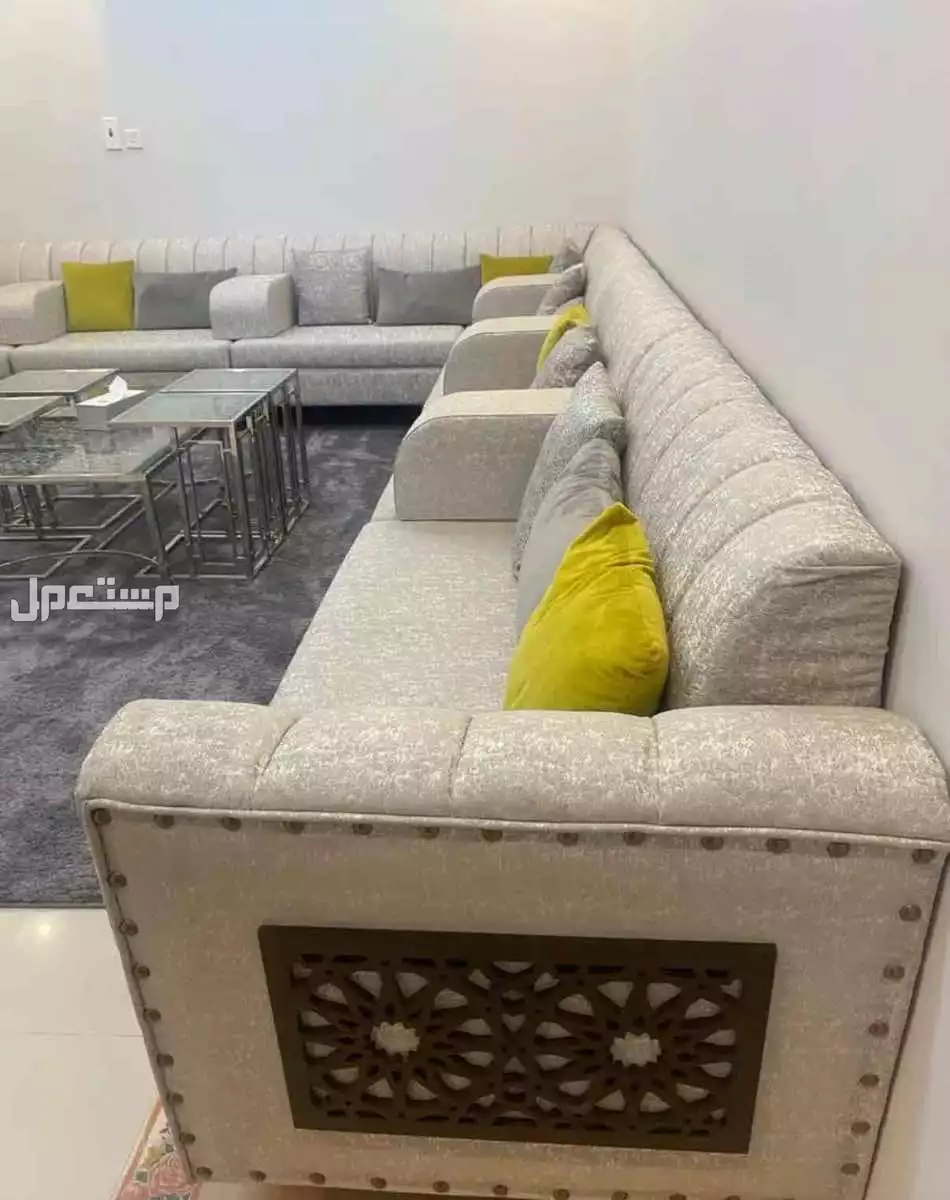 كنب مجلس بكامل ملحقاته للبيع  في الرياض بسعر 1500 ريال سعودي