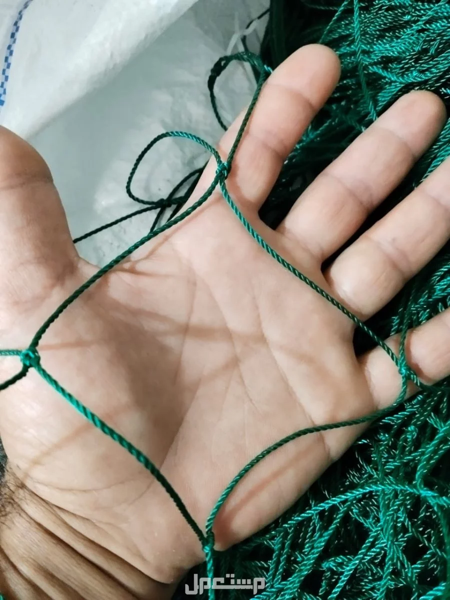 نقوم بتوريد وتركيب جميع السياجات الامنية حسيب المواصفات المطلوبة شبك قماش صيادي ملاعب
