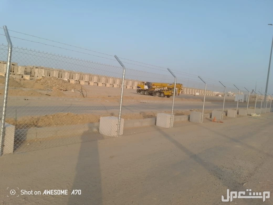 نقوم بتوريد وتركيب جميع السياجات الامنية حسيب المواصفات المطلوبة شبك معا القوالب الخرسانية