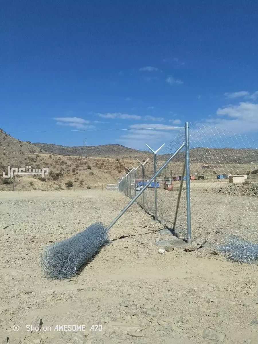 نقوم بتوريد وتركيب جميع السياجات الامنية حسيب المواصفات المطلوبة شبوك اراضي