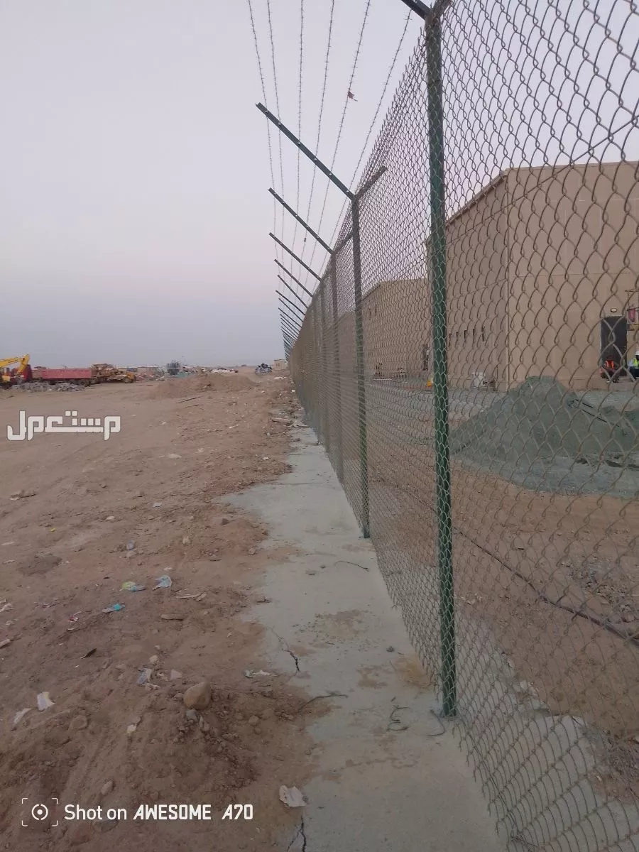 نقوم بتوريد وتركيب جميع السياجات الامنية حسيب المواصفات المطلوبة شبك ملبس اخضر حكومي