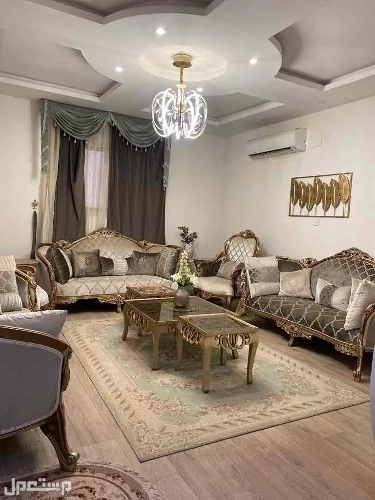 كنب ملكي شبه جديد للبيع يكفي 10 اشخاص
