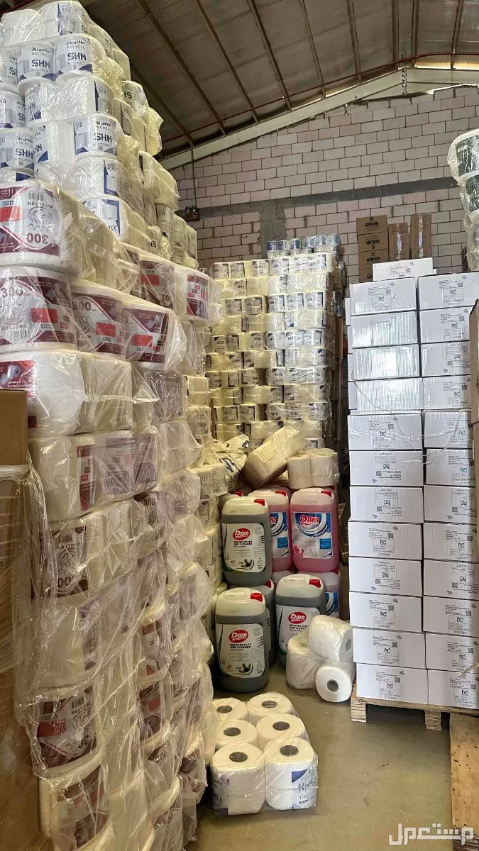 عندي ليات و فحم جودة ممتازة اضافة الى اكواب بلاستك و اكياس و كل ما تحتاجه لمطعمك او لاونجك
