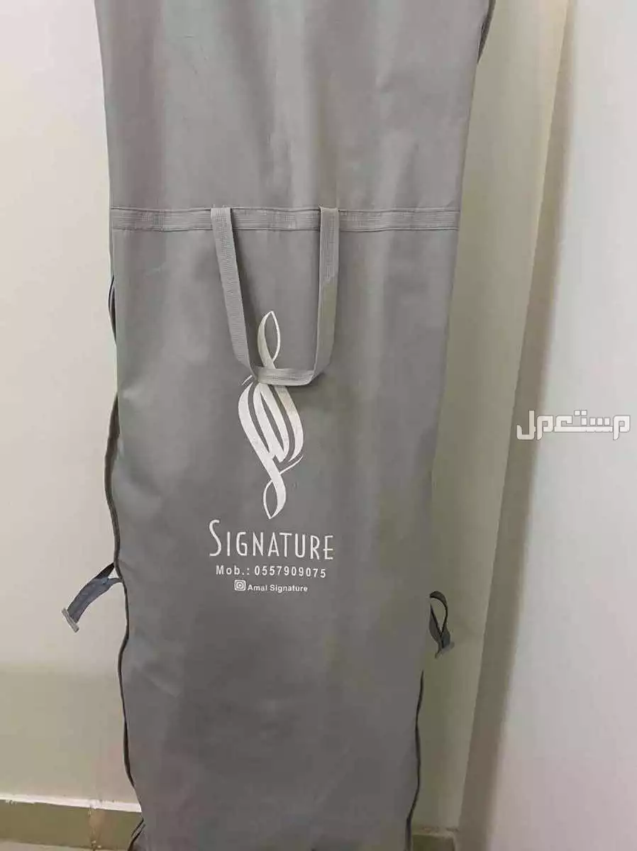 فستان من المصممه امل سجنتشر بقيمة 2000 ريال سعر البيع 500 لبسه وحده 4 ساعات جديد ونظيف  المقاس يلبس سمول ومديم