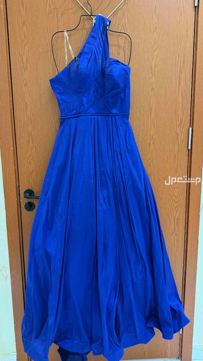 فستان مقاس M ب250 ريال شبه جديد