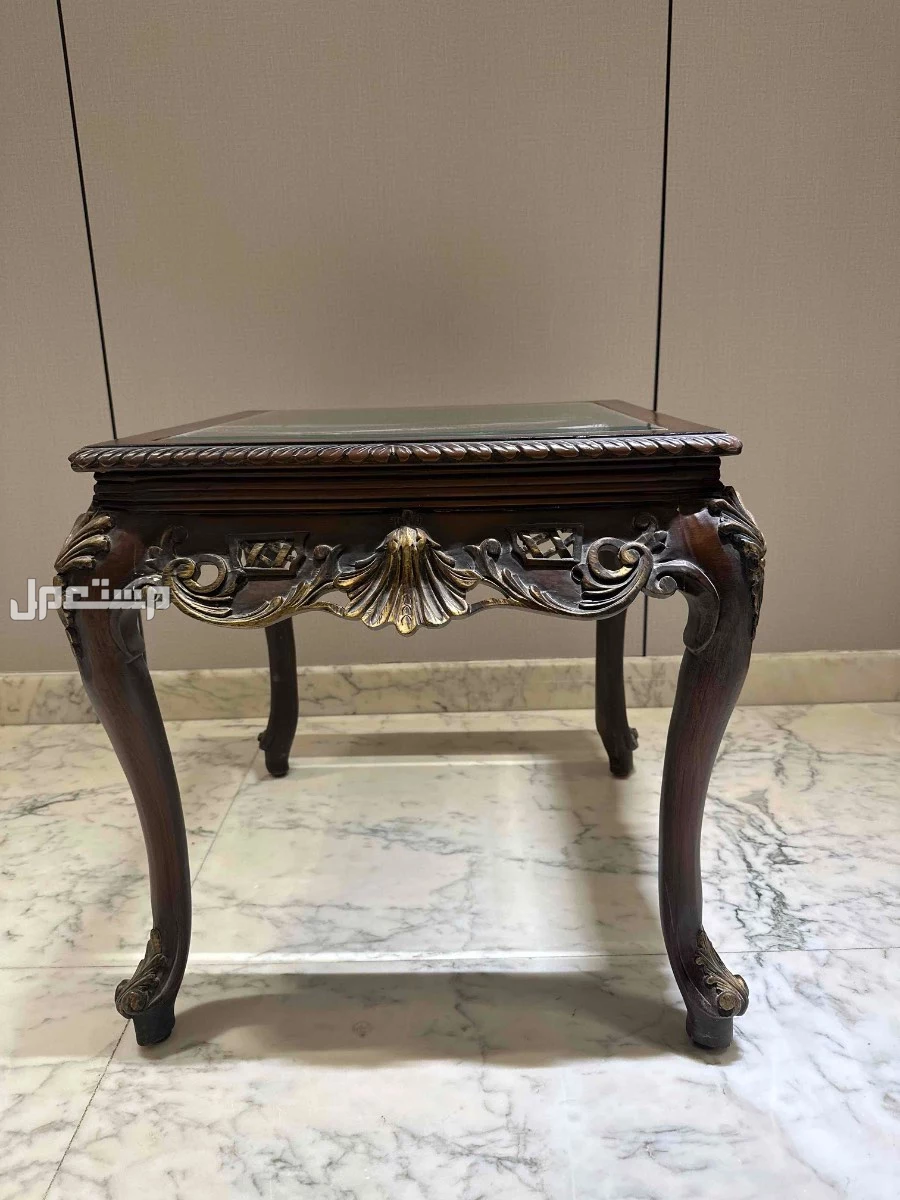 للبيع (4) طاولات جانبية كلاسيكية ب1000ريال