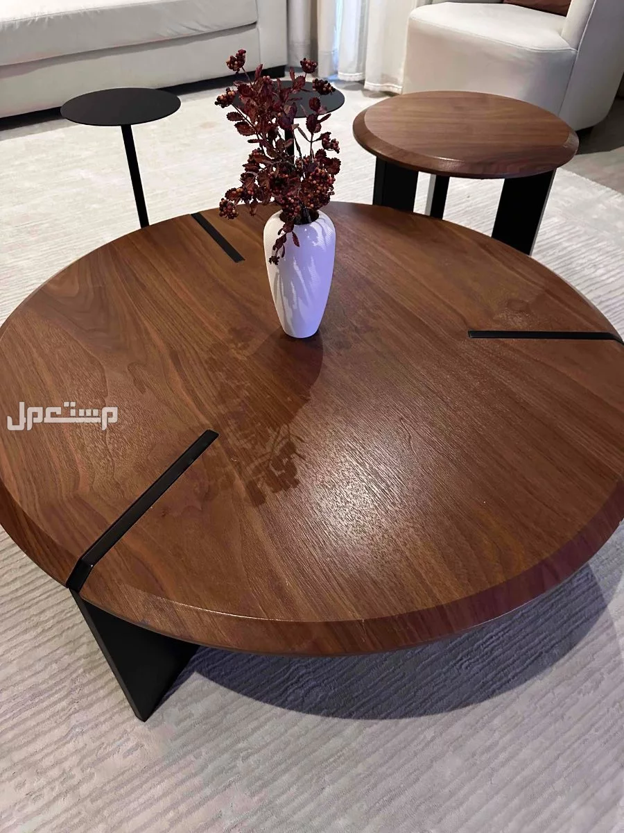 طاولات  في الرياض بسعر ألف ريال سعودي