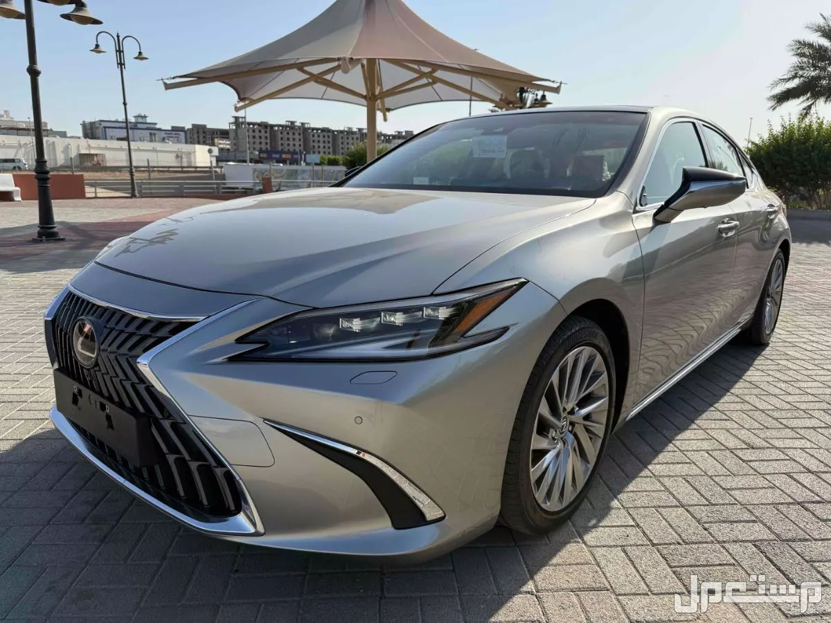 للبيع لكزس ES350 DD 2024 بجدة الفئة ذي نادره عند الوكيل
