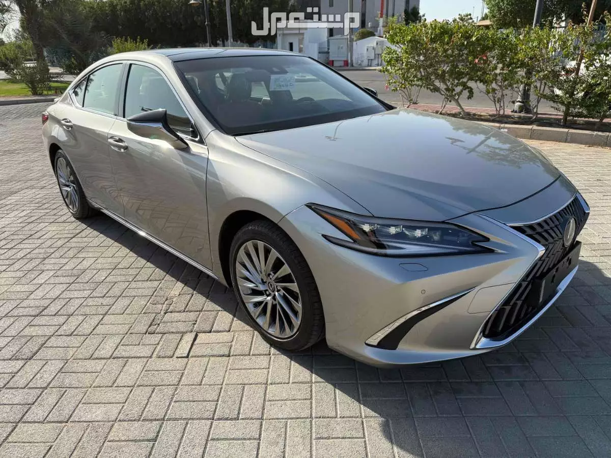 للبيع لكزس ES350 DD 2024 بجدة الفئة ذي نادره عند الوكيل