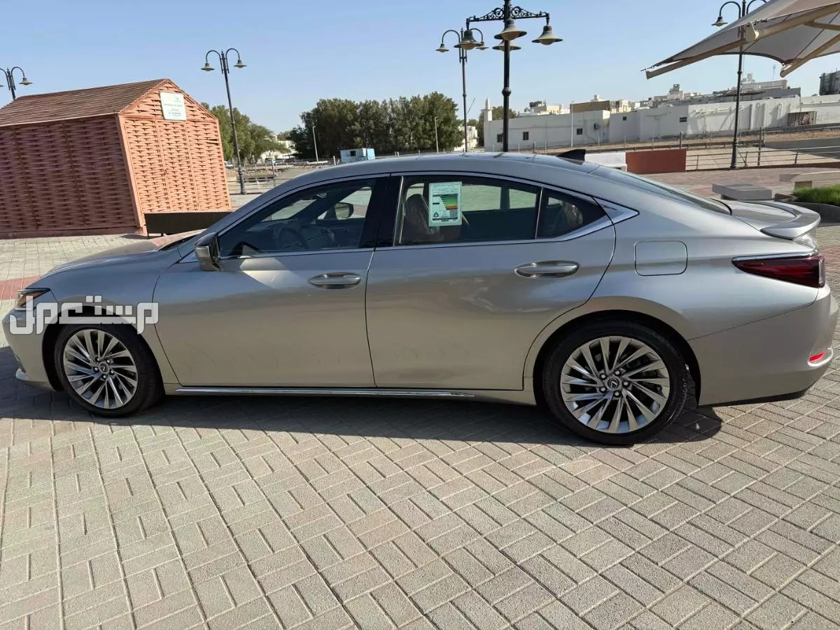 للبيع لكزس ES350 DD 2024 بجدة الفئة ذي نادره عند الوكيل