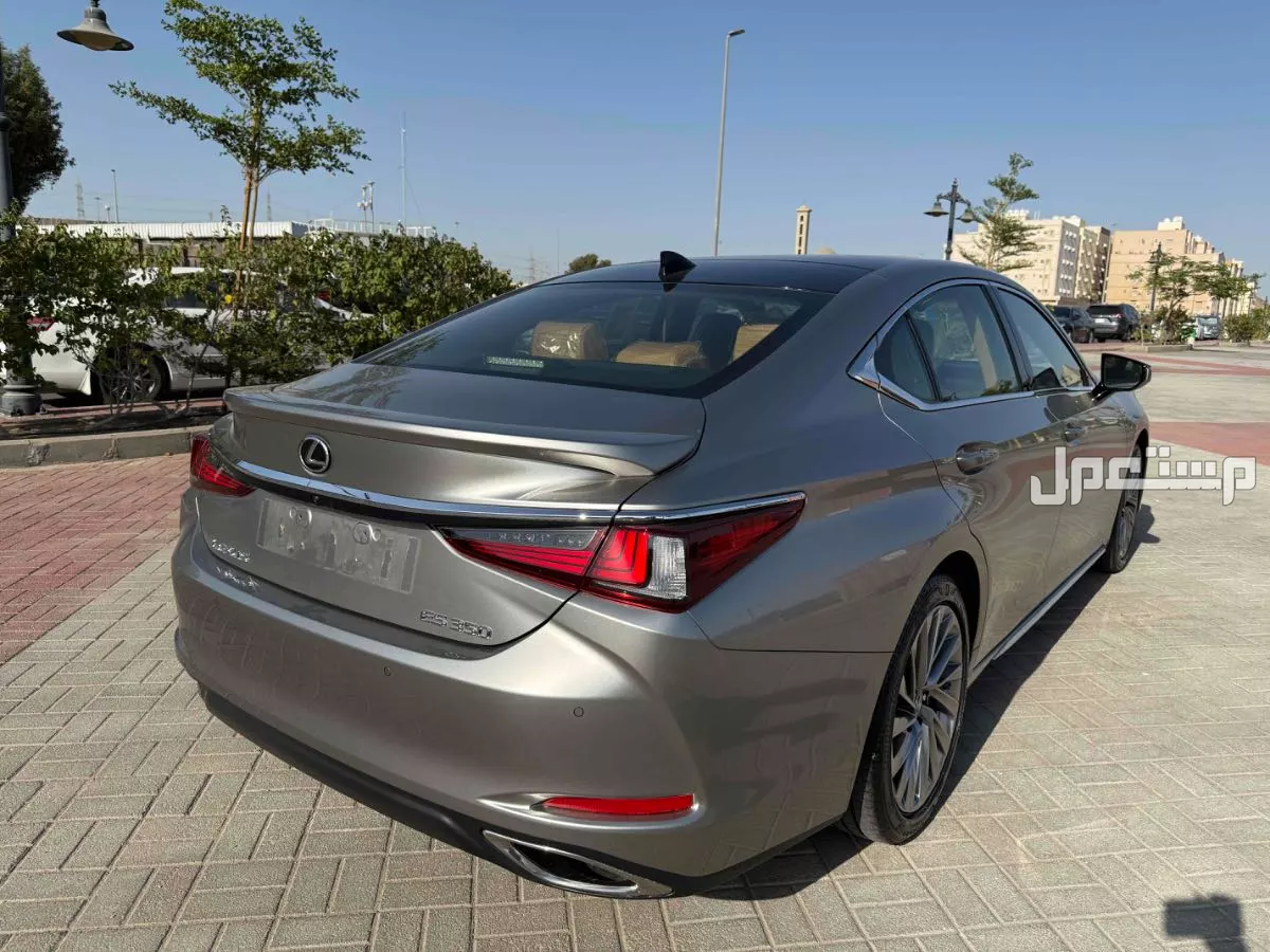 للبيع لكزس ES350 DD 2024 بجدة الفئة ذي نادره عند الوكيل
