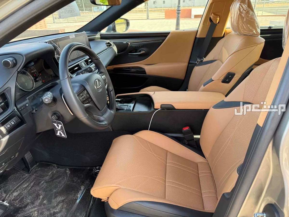 للبيع لكزس ES350 DD 2024 بجدة الفئة ذي نادره عند الوكيل