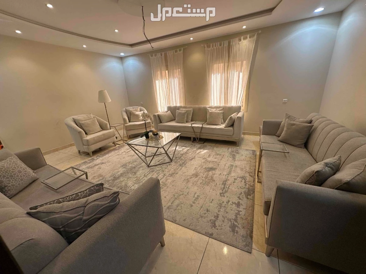 كنب 15 شخص ابيض ورمادي  في جدة بسعر 2500 ريال سعودي