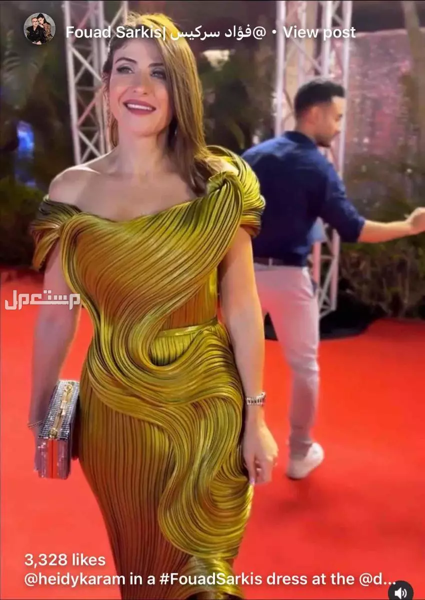 فستان من المصمم فؤاد سركيس  بكامل ملحقاته  مقاس 44  نفس لون وشكل الصور نظيف ملبوس مره وحده  سنة الشراء نهايه 24  اخذته ب 6 الاف وابي فيه الفين  لا يتواصل الا الجاد