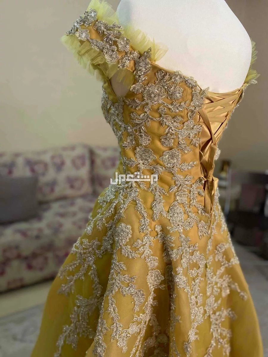 فستان فخم ملكه خطوبه سهره بكامل ملحقاته حتى الفاتوره معاه جده  بسعر ألفين