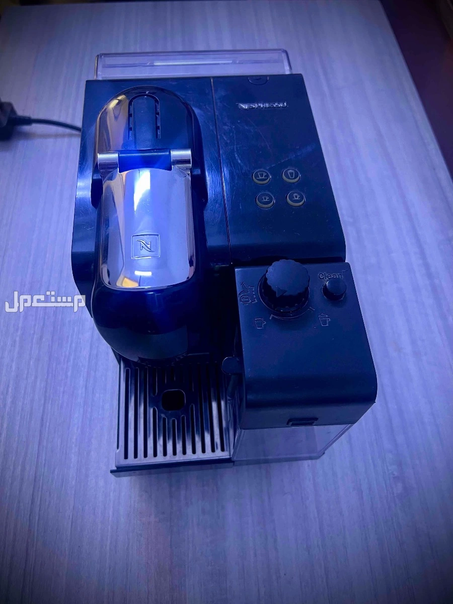 آلة قهوة نسبريسو بحالة ممتازة - لمحبي القهوة