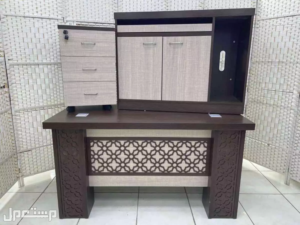 مكتب - مكاتب بمقاسات واللوان متعددة
