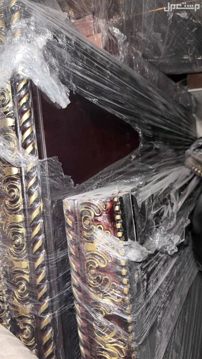 طاولة طعام تتحمل 14 كرسي مع بوفية منفصل